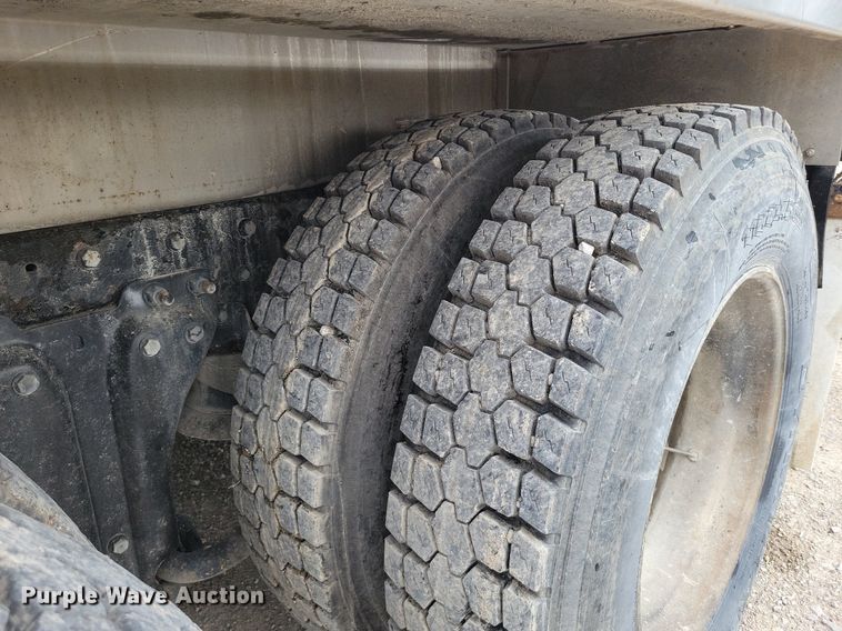 image for item DR7920 1986 Kenworth T600A tank truck