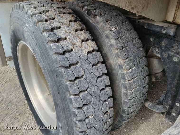 image for item DR7920 1986 Kenworth T600A tank truck