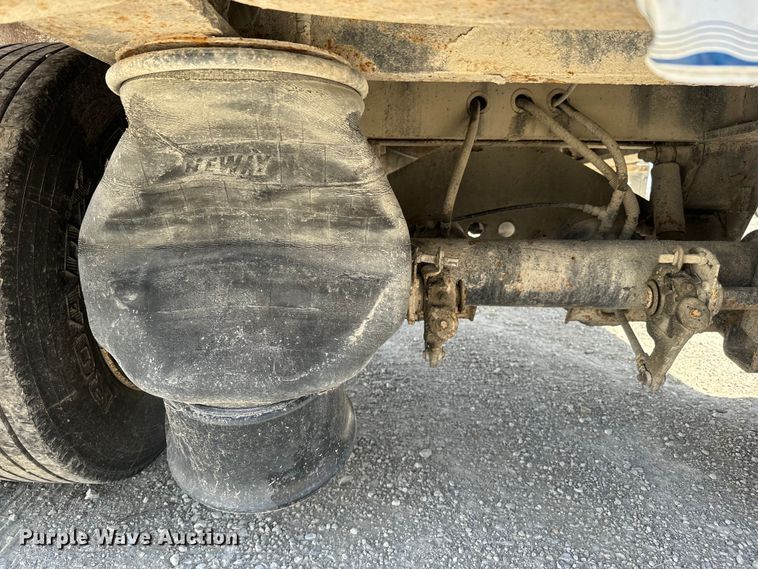 image for item DR7921 1996 Talbert T3SDW-140K-FC-T drop deck equipment trailer