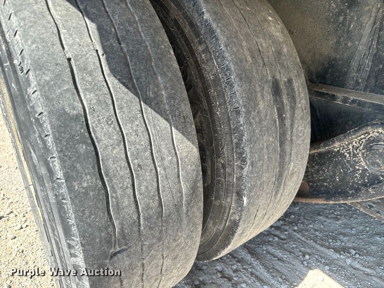 image for item DR7921 1996 Talbert T3SDW-140K-FC-T drop deck equipment trailer