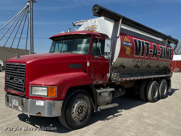 image for item DR7923 2000 Mack CH613 feed delivery truck