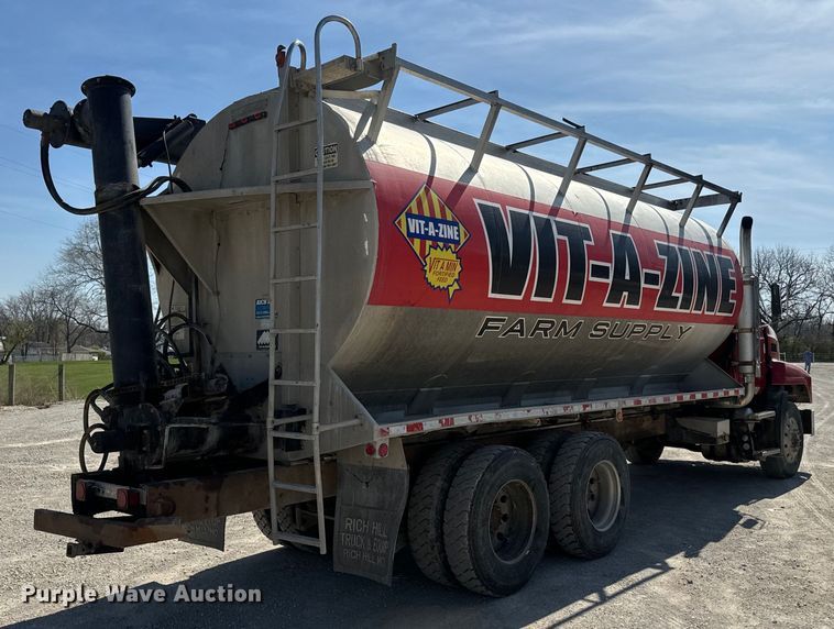 image for item DR7923 2000 Mack CH613 feed delivery truck