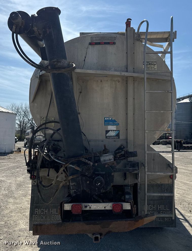 image for item DR7923 2000 Mack CH613 feed delivery truck