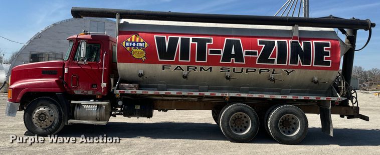 image for item DR7923 2000 Mack CH613 feed delivery truck