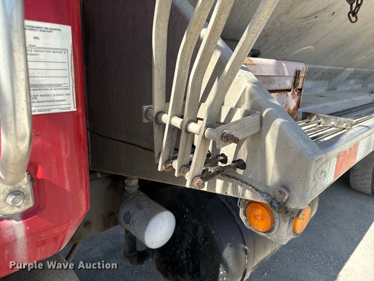 image for item DR7923 2000 Mack CH613 feed delivery truck