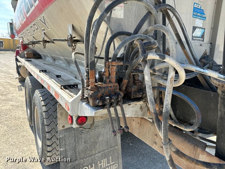 image for item DR7923 2000 Mack CH613 feed delivery truck