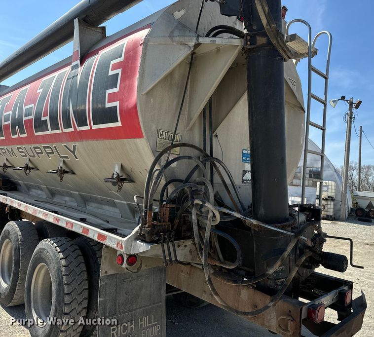 image for item DR7923 2000 Mack CH613 feed delivery truck