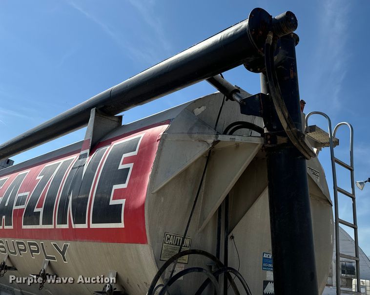 image for item DR7923 2000 Mack CH613 feed delivery truck