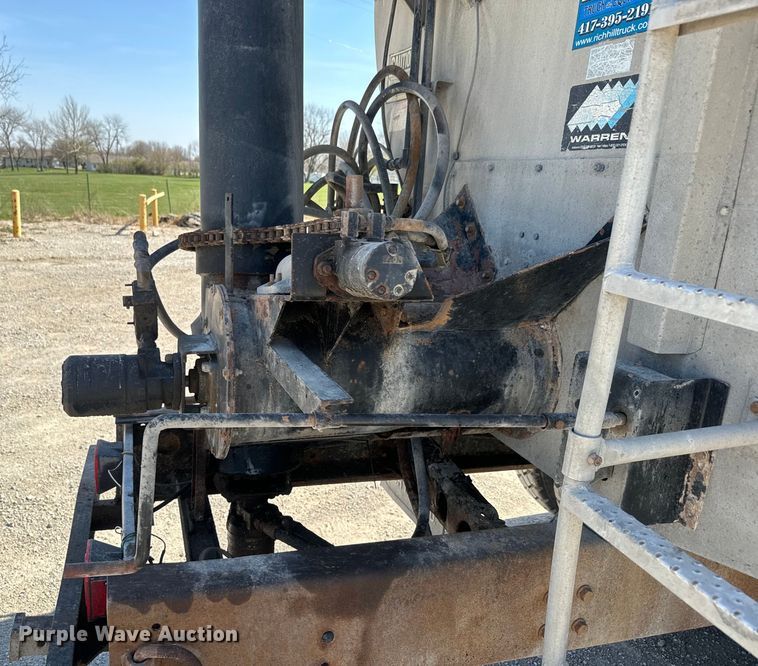 image for item DR7923 2000 Mack CH613 feed delivery truck