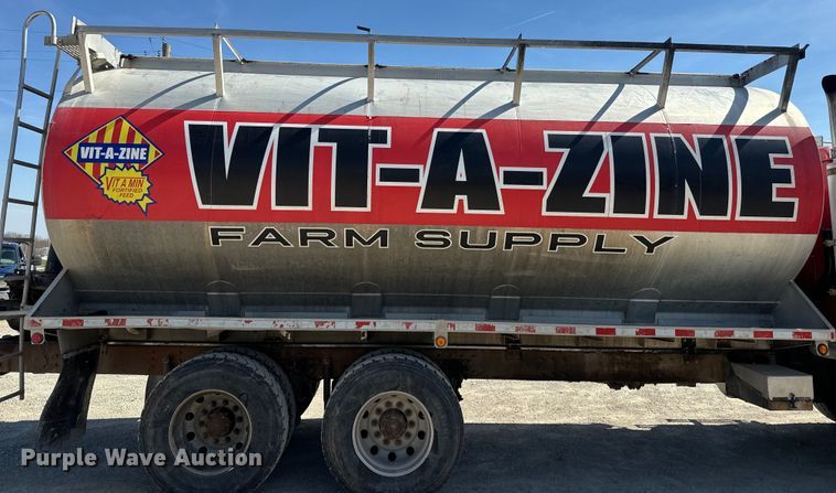 image for item DR7923 2000 Mack CH613 feed delivery truck