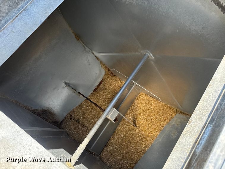 image for item DR7923 2000 Mack CH613 feed delivery truck