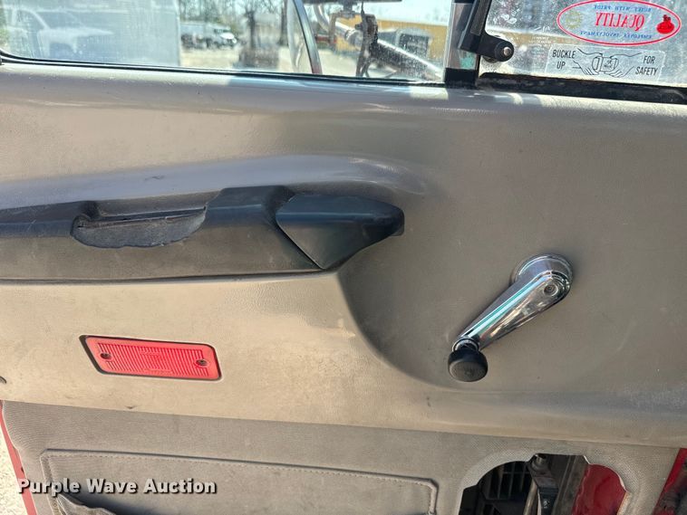 image for item DR7923 2000 Mack CH613 feed delivery truck