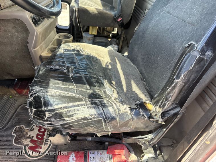 image for item DR7923 2000 Mack CH613 feed delivery truck