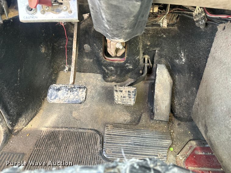 image for item DR7923 2000 Mack CH613 feed delivery truck