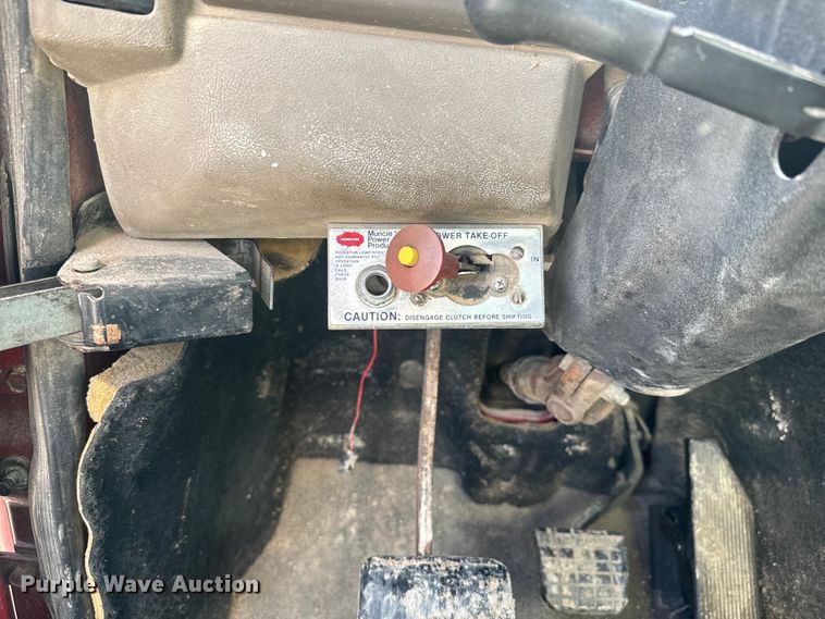 image for item DR7923 2000 Mack CH613 feed delivery truck