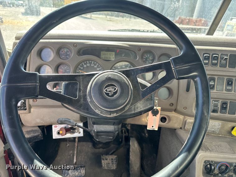 image for item DR7923 2000 Mack CH613 feed delivery truck