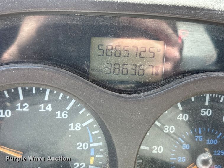 image for item DR7923 2000 Mack CH613 feed delivery truck