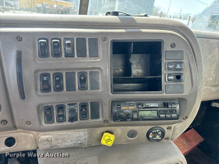 image for item DR7923 2000 Mack CH613 feed delivery truck