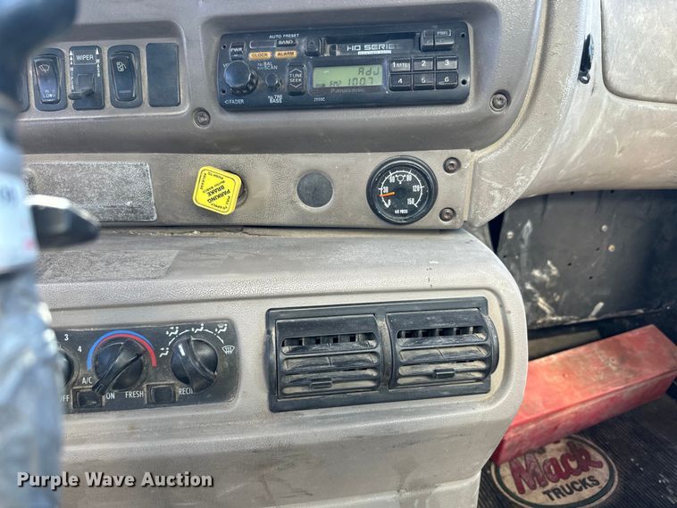 image for item DR7923 2000 Mack CH613 feed delivery truck