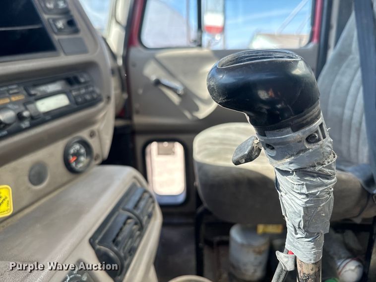 image for item DR7923 2000 Mack CH613 feed delivery truck