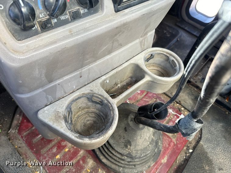 image for item DR7923 2000 Mack CH613 feed delivery truck