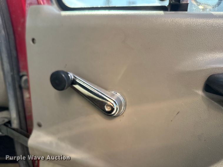 image for item DR7923 2000 Mack CH613 feed delivery truck