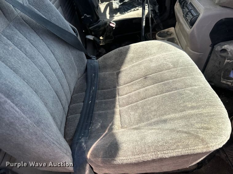 image for item DR7923 2000 Mack CH613 feed delivery truck