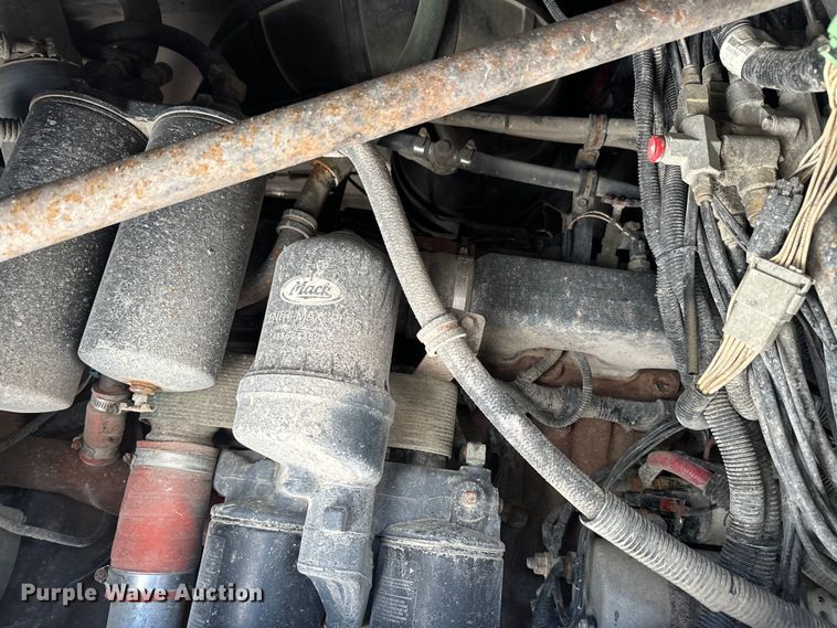 image for item DR7923 2000 Mack CH613 feed delivery truck