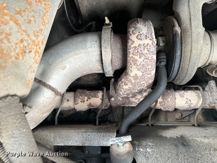 image for item DR7923 2000 Mack CH613 feed delivery truck