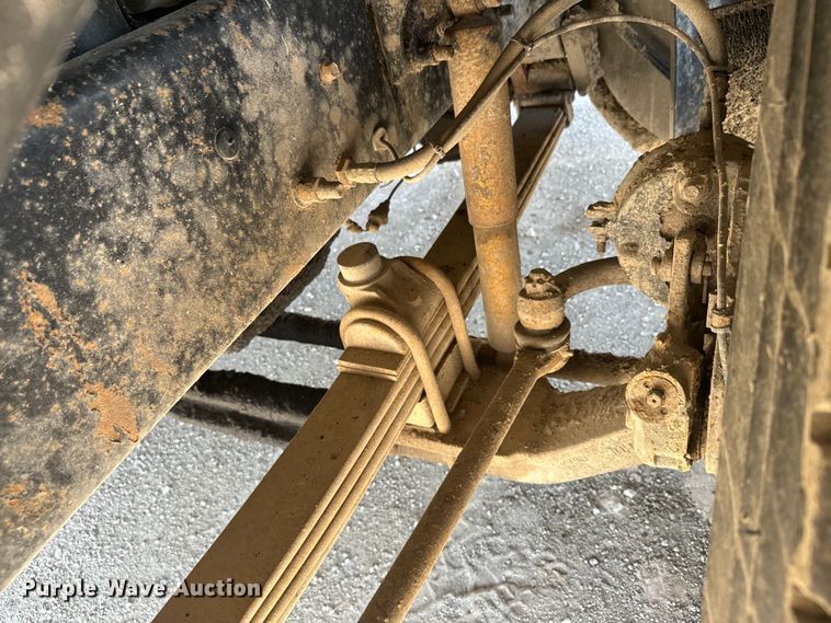 image for item DR7923 2000 Mack CH613 feed delivery truck