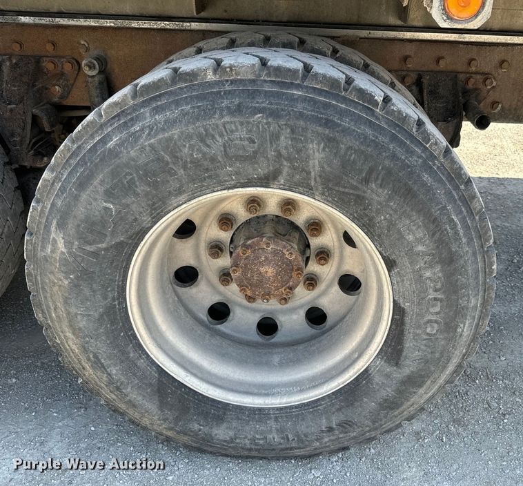 image for item DR7923 2000 Mack CH613 feed delivery truck