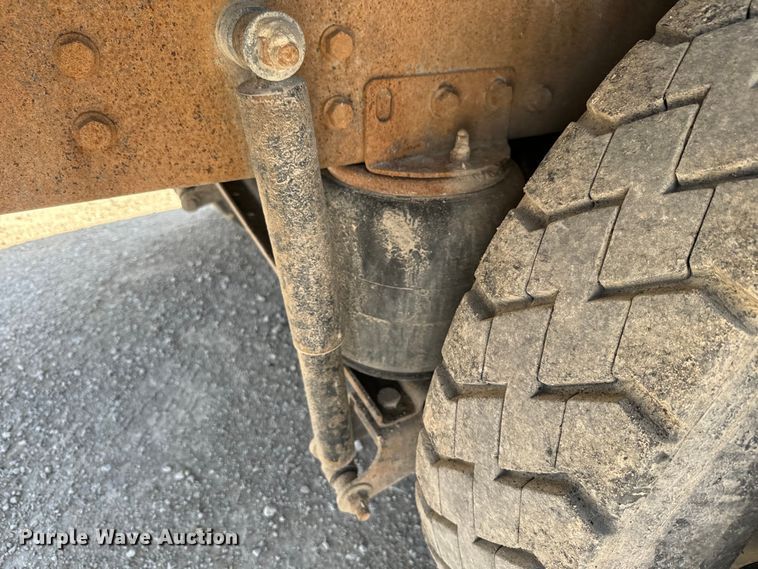 image for item DR7923 2000 Mack CH613 feed delivery truck