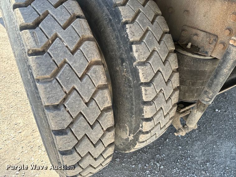 image for item DR7923 2000 Mack CH613 feed delivery truck