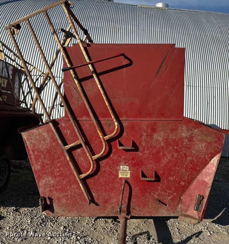 image for item DR7926 (2) Feed Train Gray Fox 145 creep feeders