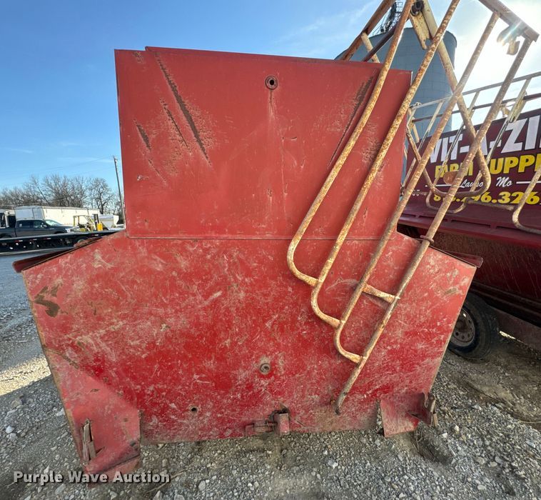 image for item DR7926 (2) Feed Train Gray Fox 145 creep feeders