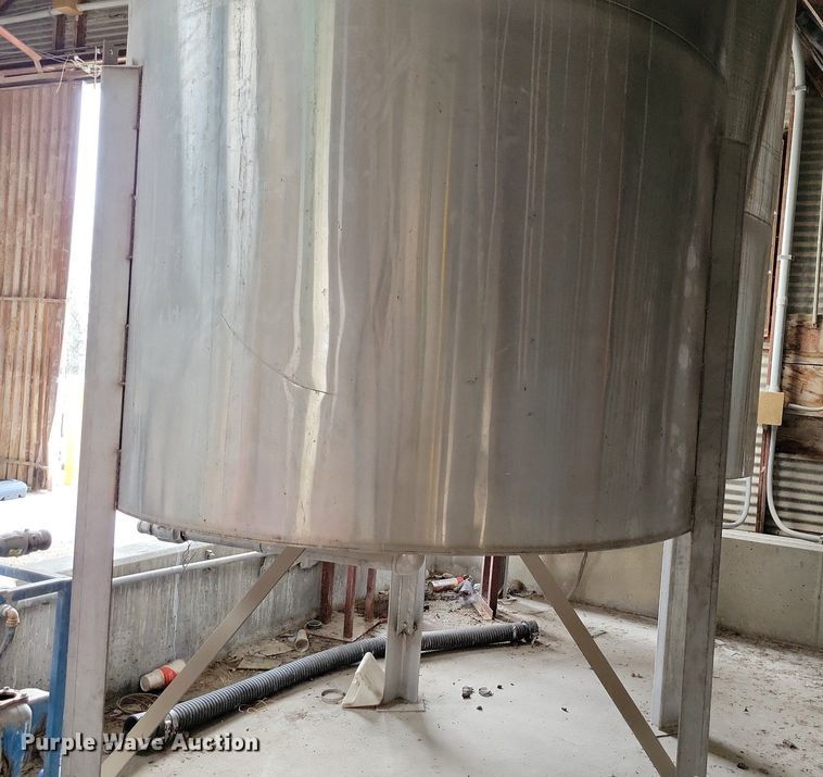 image for item DR7930 (2) stainless steel tanks