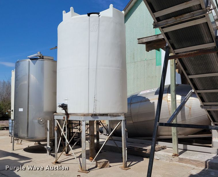 image for item DR7933 (3) tanks 