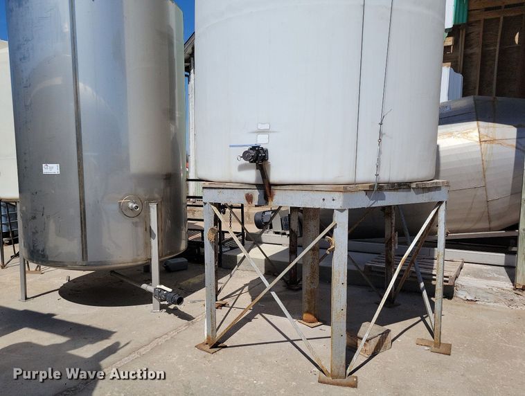 image for item DR7933 (3) tanks 