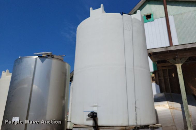 image for item DR7933 (3) tanks 