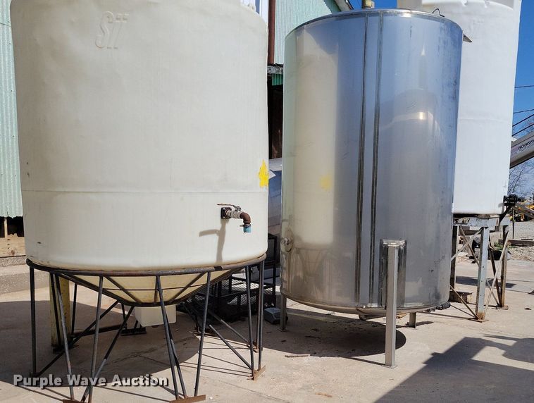 image for item DR7933 (3) tanks 