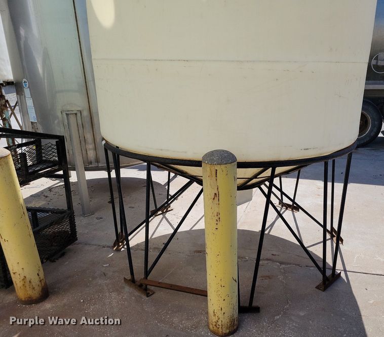 image for item DR7933 (3) tanks 