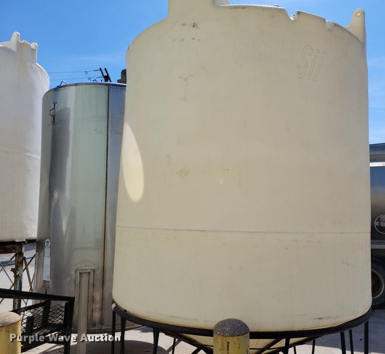 image for item DR7933 (3) tanks 