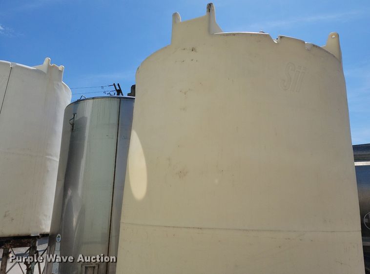 image for item DR7933 (3) tanks 