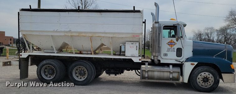 image for item DR7935 1999 Freightliner  FLD feed delivery truck