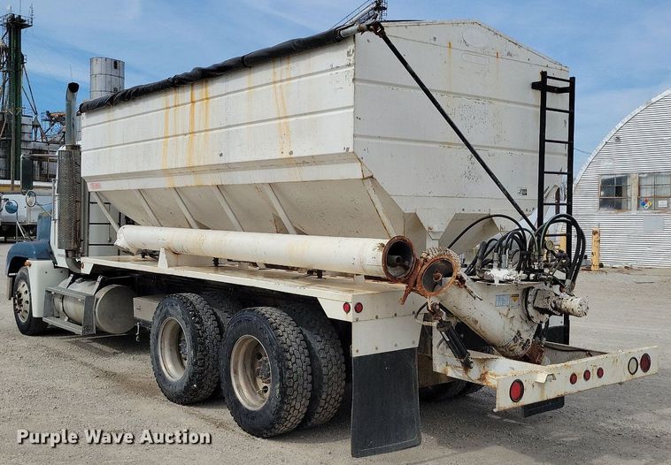 image for item DR7935 1999 Freightliner  FLD feed delivery truck