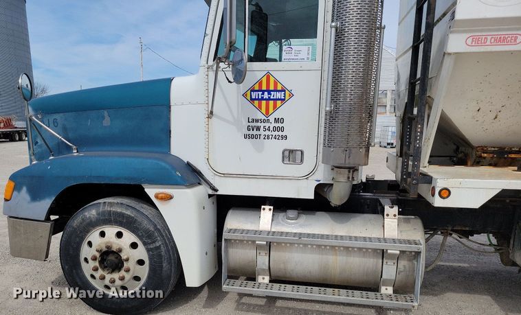 image for item DR7935 1999 Freightliner  FLD feed delivery truck