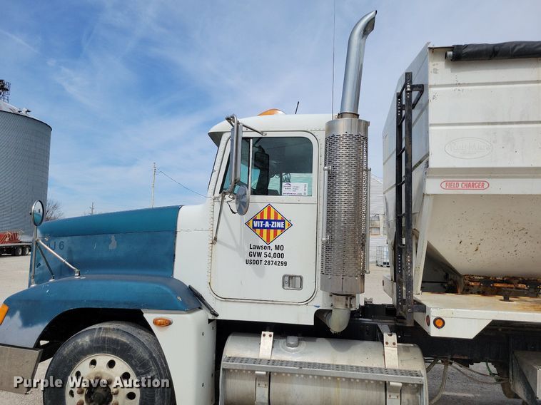 image for item DR7935 1999 Freightliner  FLD feed delivery truck