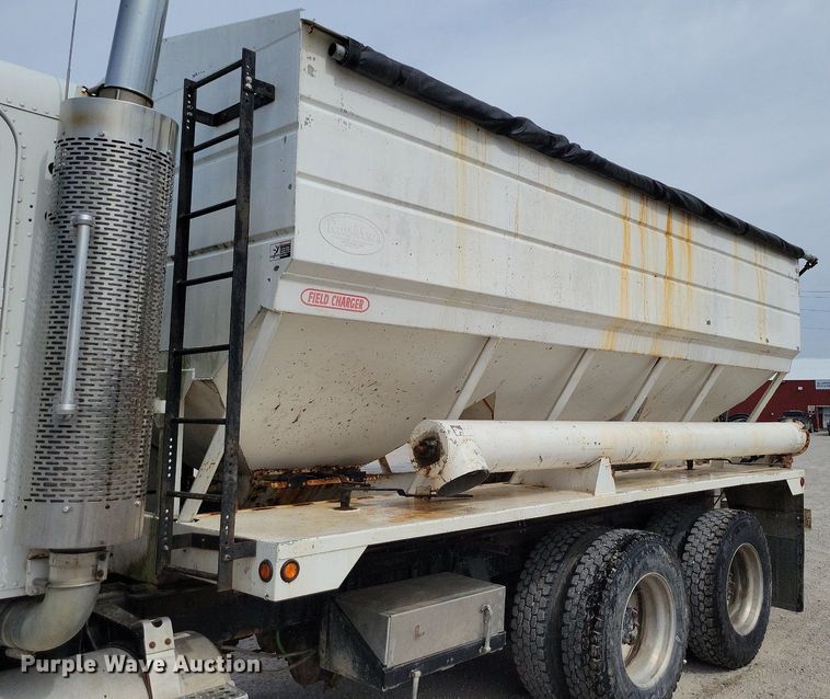 image for item DR7935 1999 Freightliner  FLD feed delivery truck