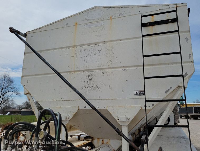 image for item DR7935 1999 Freightliner  FLD feed delivery truck