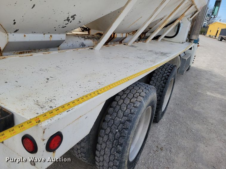 image for item DR7935 1999 Freightliner  FLD feed delivery truck